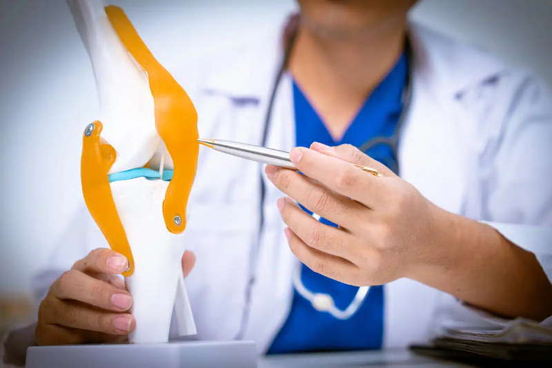 điều trị giảm đau nhức xương khớp ở người già
