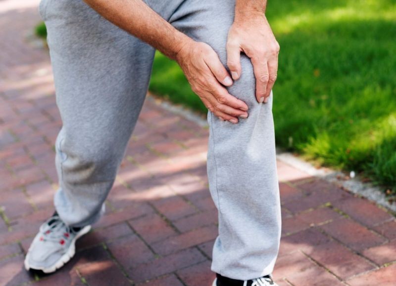 dấu hiệu bị khô khớp gối
