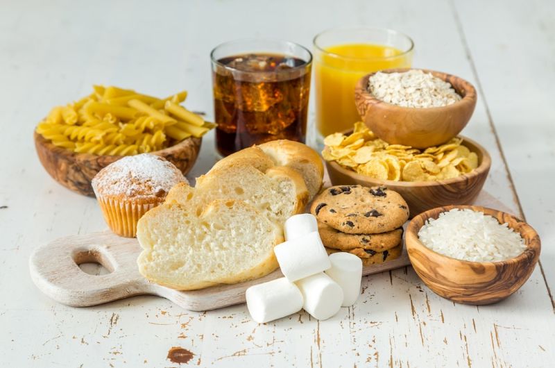 người bị bệnh khớp không nên tiêu thụ carbohydrate tinh chế
