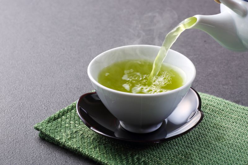 cần tránh dùng canxi kèm trà xanh
