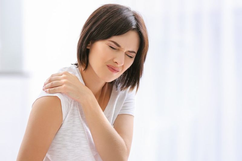 tình trạng đau nhức xương khớp ở người trẻ ngày càng phổ biến