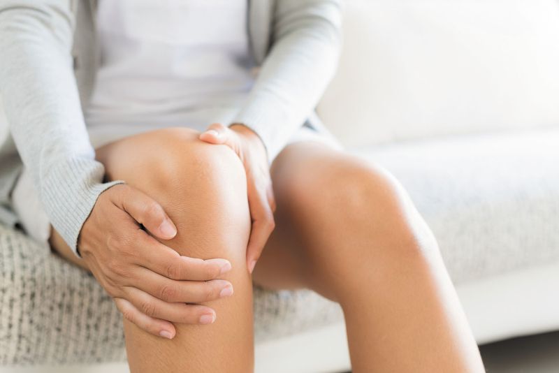 biểu hiện đau nhức xương khớp ở người trẻ