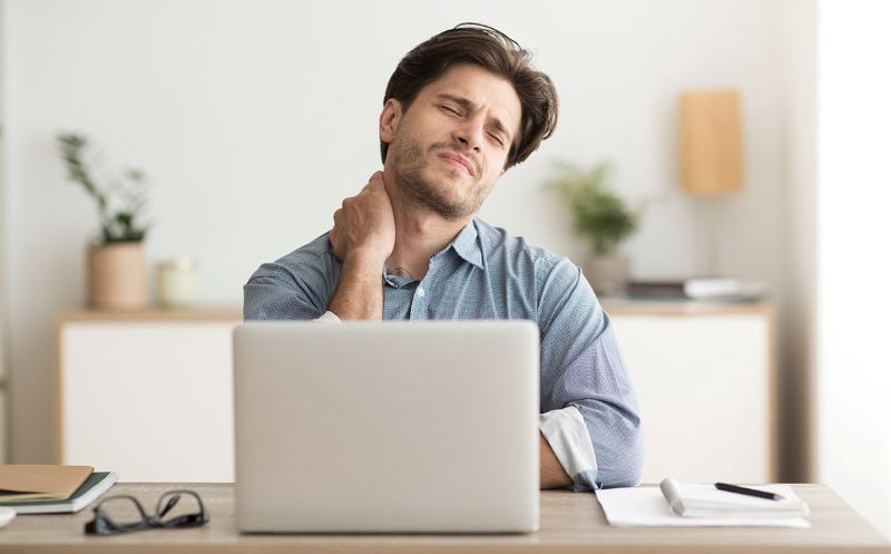 sức khỏe xương khớp dân văn phòng phải đối mặt nhiều bệnh lý